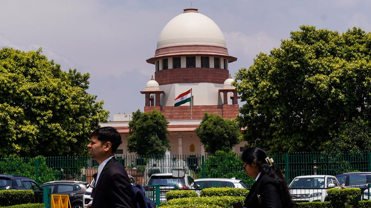 TG MBBS Local Quota 2025: తెలంగాణలో వరుసగా 4 ఏళ్లు చదివితేనే లోకల్ కోటా వర్తింపు.. సుప్రీంకోర్టు సంచలన తీర్పు