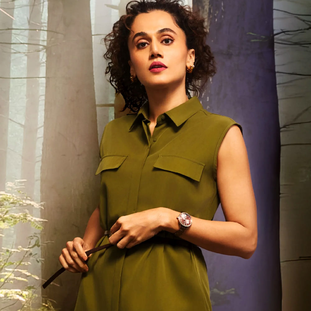 చివరగా షారుఖ్ సరసన డుంకీ చిత్రంతో హిట్టుకొట్టిన ఈ బ్యూటీ.. ఇప్పటికీ మరో ప్రాజెక్ట్ అనౌన్స్ చేయలేదు. ఇదిలా ఉంటే.. 11 సంవత్సరాలు డేటింగ్ చేసిన తర్వాత తాప్సీ బ్యాడ్మింటన్ ప్లేయర్ మథియాస్ బోయిస్ను కుటుంబ సభ్యుల మధ్య వివాహం చేసుకుంది.