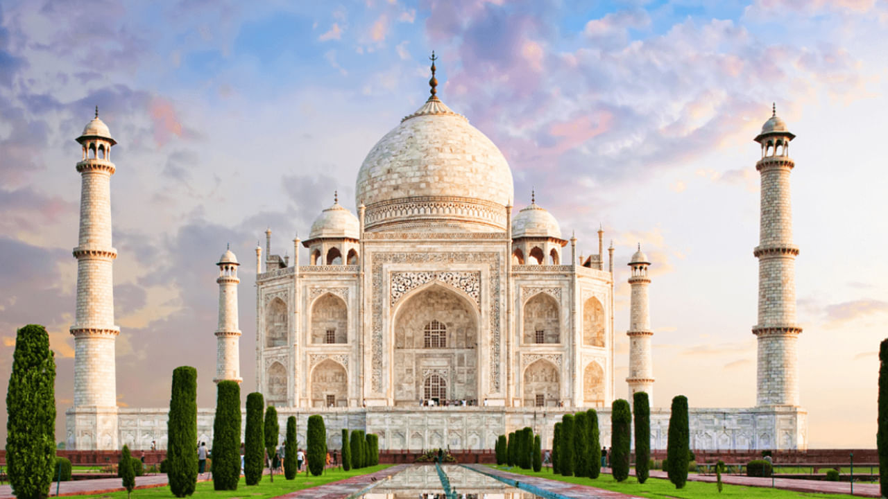 తాజ్‌మహల్‌ను మూడుసార్లు 'విక్రయించారు': మిథిలేష్ కుమార్ శ్రీవాస్తవ అలియాస్ నట్వర్ లాల్.. దేశంలో ఇప్పటి వరకు నమోదైన అతిపెద్ద దోపిడీ, చీటింగ్ కేసుల్లో ఇది కూడా ఒకటి. ఇతను ఏకంగా తాజ్ మహల్, భారత పార్లమెంటు భవనం, ఎర్రకోట భవనం, రాష్ట్రపతి భవన్‌లను కూడా విక్రయించాడు.