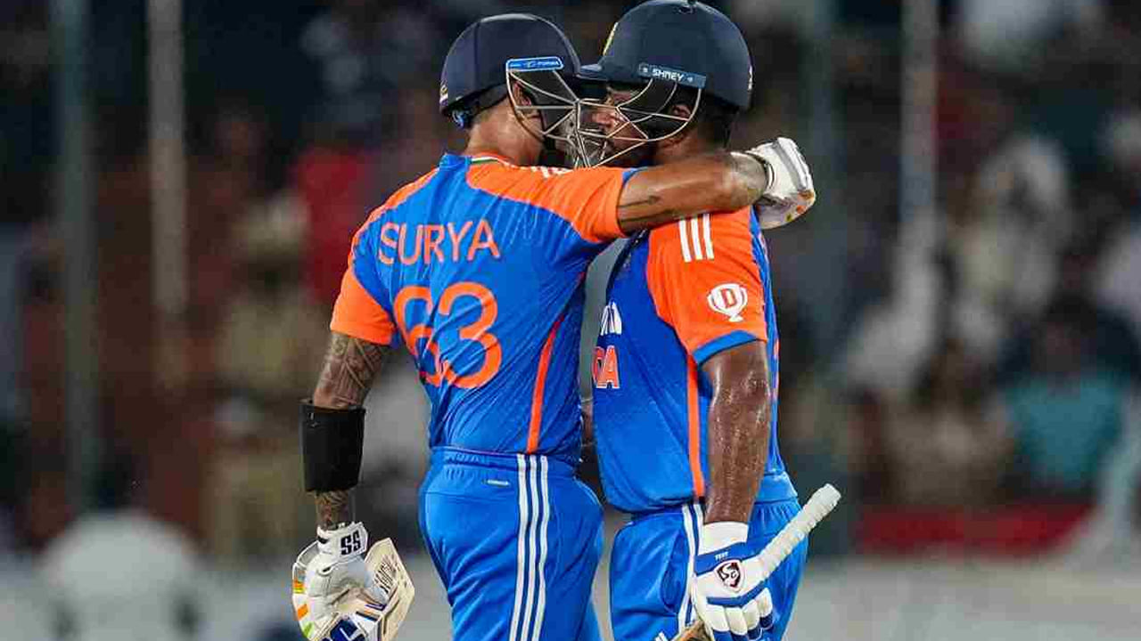 దీంతో పాటు, కార్తీక్ వికెట్ కీపర్-బ్యాట్స్మన్ జితేష్ శర్మ పేరును కూడా ప్రస్తావించాడు. ఈ టోర్నమెంట్లో అందరినీ ఆశ్చర్యపరిచే ఆటగాడు జితేష్ అని చెప్పుకొచ్చాడు. ఇటీవల జితేష్ IPL 2025లో తన ఫినిషింగ్తో RCB తరపున మ్యాచ్లతో పాటు హృదయాలను కూడా గెలుచుకున్నాడు.