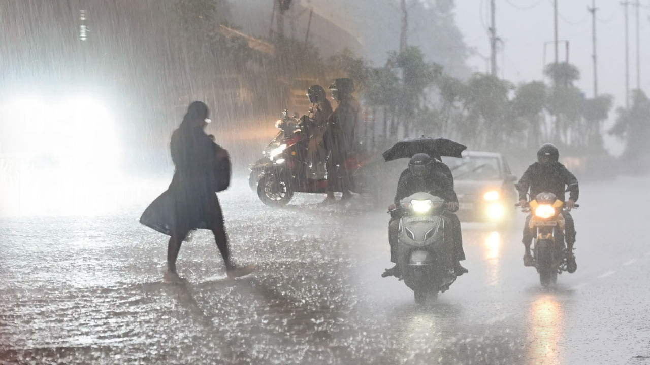 తెలంగాణకు డబుల్‌ అలర్ట్‌ పొంచి ఉన్న అతి భారీవర్షాలు