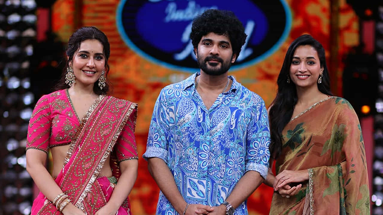  తాజాగా తెలుసు కదా చిత్రం బృందం ఆహా తెలుగు ఇండియన్ ఐడల్ లో సందడి చేసింది. హీరో సిద్దుతో పాటు హీరోయిన్లు శ్రీనిధి, రాశీ ఖన్నా ఈ సింగింగ్ రియాలిటీ షోకు అతిథులుగా విచ్చేశారు.