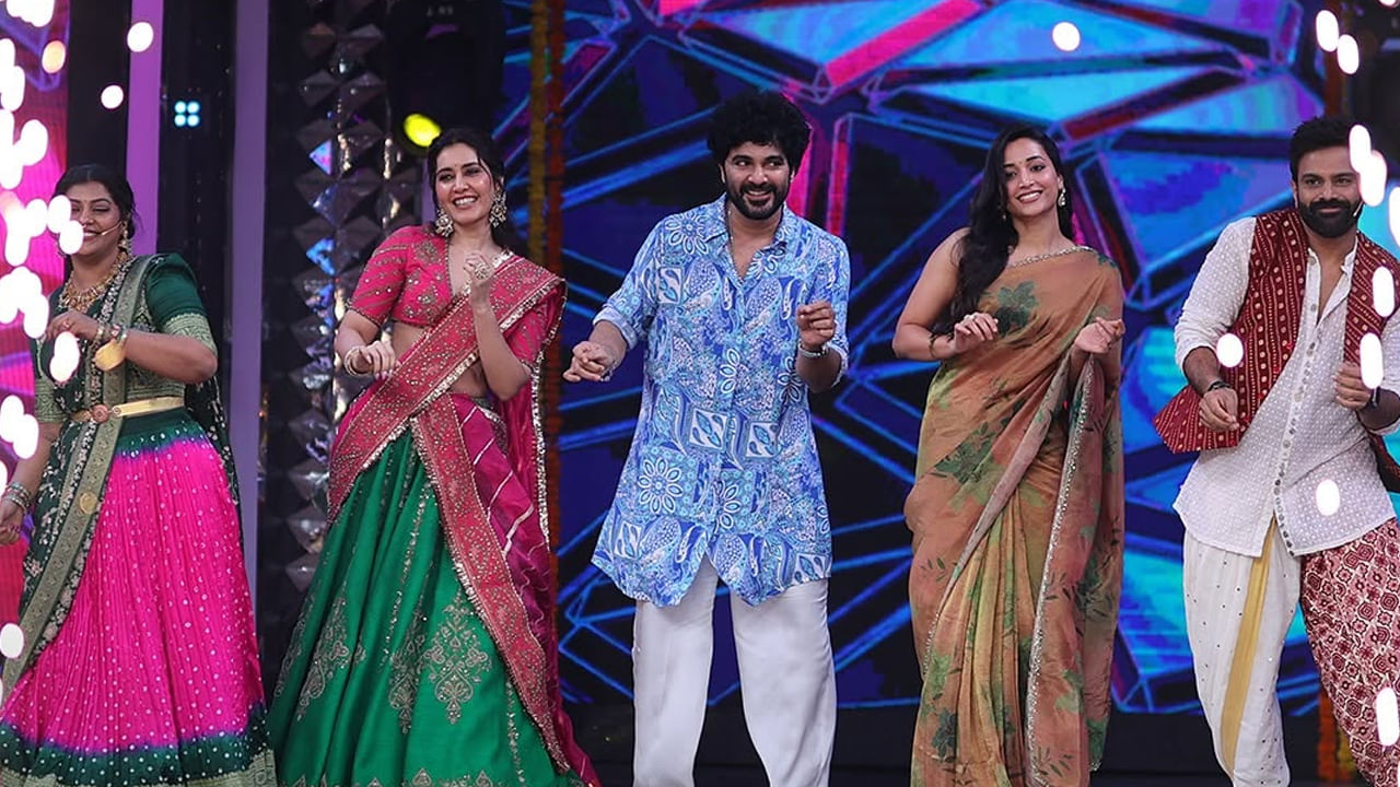 స్టార్ బాయ్ సిద్దు జొన్నలగడ్డ నటించిన తాజా చిత్రం తెలుసు కదా. కేజీఎఫ్ ఫేమ్ శ్రీనిధి శెట్టి, రాశీ ఖన్నా ఈ మూవీలో హీరోయిన్లుగా నటిస్తున్నారు. దాదాపు షూటింగ్ పూర్తి చేసుకున్న ఈ రొమాంటిక్ ఎంటర్ టైనర్ త్వరలోనే ప్రేక్షకుల ముందుకు రానుంది.