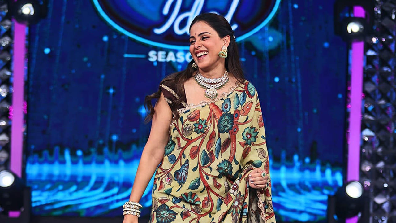  ఇదిలా ఉంటే ఒకప్పటి టాలీవుడ్ క్రేజీ హీరోయిన్ జెనీలియా దేశ్ ముఖ్ ఆహా తెలుగు ఇండియన్ ఐడల్ షోలో సందడి చేసింది. ఈ సందర్భంగా ఎప్పటిలాగే జడ్జీలు, హోస్ట్ లతో తన అల్లరి మాటలతో ఎంటర్ టైన్ చేసింది.