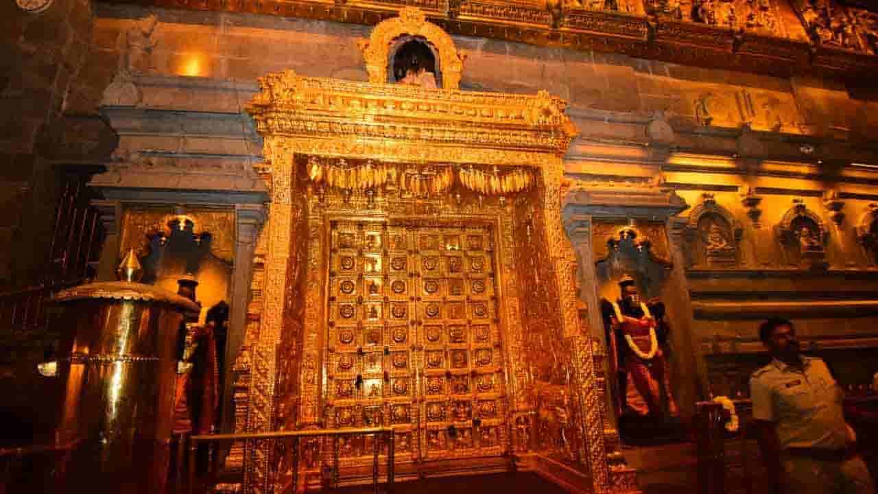 భక్తులకు అలర్ట్! నేడు సంపూర్ణ చంద్రగ్రహణం.. ఈ మధ్యాహ్నం నుంచి ఆలయాల మూసివేత.. !