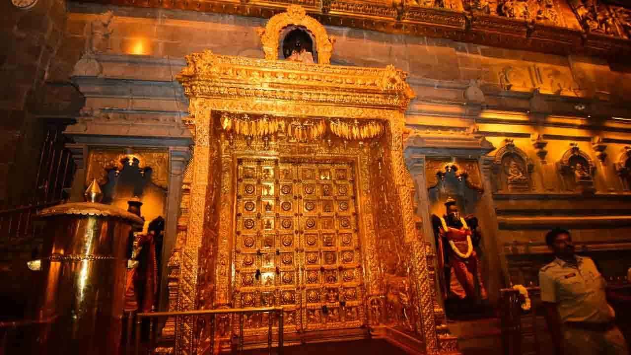 భక్తులకు అలర్ట్! నేడు సంపూర్ణ చంద్రగ్రహణం.. ఈ మధ్యాహ్నం నుంచి ఆలయాల మూసివేత.. !