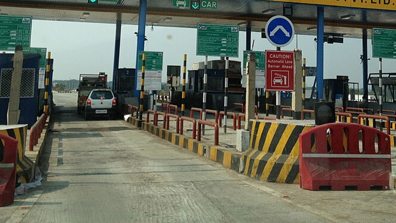 Toll Charges: ఇలా చేశారంటే చాలు ఏడాది పాటు టోల్ ఛార్జీలు కట్టాల్సిన అవసరం లేదు!