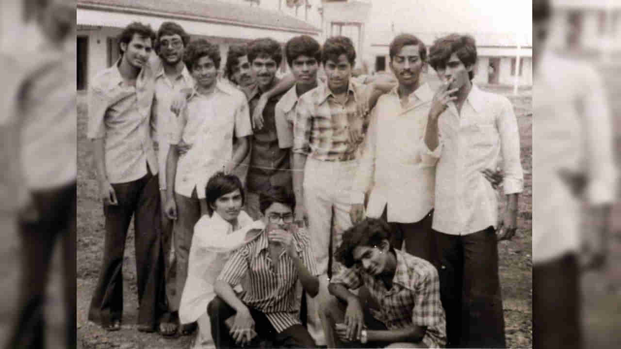 Tollywood: ఈ గ్రూప్ ఫొటోలో ఒక టాలీవుడ్ సెన్సేషనల్ డైరెక్టర్ ఉన్నాడు.. ఎవరో కనిపెడితే మీరు తోపులే