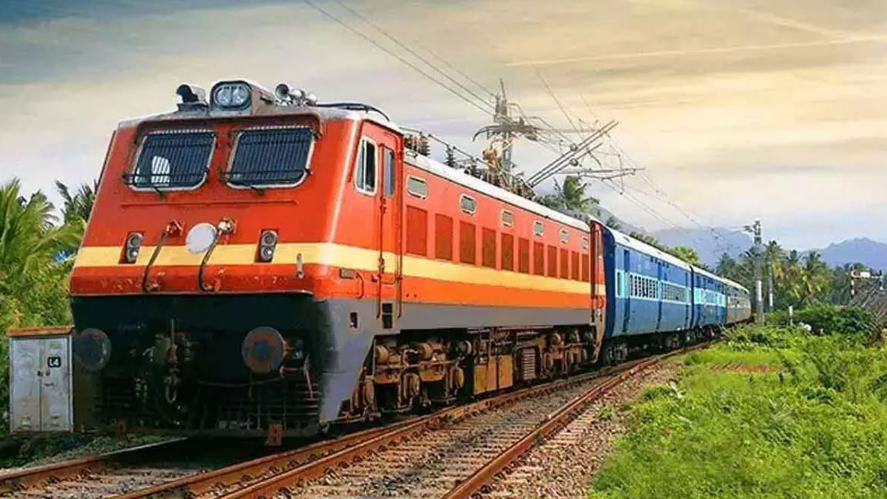 Special Trains: రైల్వే ప్రయాణికులకు గుడ్‌న్యూస్.. ఈ రూట్‌లలో ప్రత్యేక రైళ్లు పొడగింపు! – Telugu News | South Central Railway announces extension of special trains