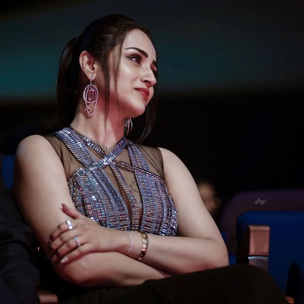 ఈ ఏడాది ఆల్రెడీ ఒకటికి నాలుగు సినిమాలతో పలకరించారు త్రిష. హిట్టూ, ఫ్లాపులూ సమానంగా తీసుకుంటానని చెబుతున్నారు ఈ లేడీ. అన్నీ పర్ఫెక్ట్ గా ఉంటే, సూర్యతో నటించే కరుప్పు కూడా ఈ ఏడాదే ప్రేక్షకుల ముందుకు రావాల్సింది. సూర్య, త్రిష జోడీకి కోలీవుడ్‌లోనే కాదు.. సినిమా సర్కిల్స్ లో మంచి క్రేజ్‌ ఉంటుంది. ఆ మేజిక్‌ని కరుప్పులో చూడ్డానికి మేం రెడీ అంటున్నారు ఫ్యాన్స్. 