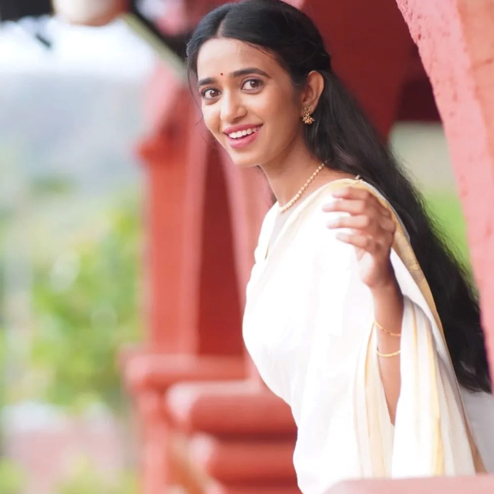 థియేటర్ నాటకాల ద్వారా నటనలో శిక్షణ పొందినట్లు చెప్పింది. దర్శకుడు అరుణ్ ప్రభు, విజయ్ ఆంటోనితో కలిసి పనిచేయడం సంతోషంగా ఉందని పేర్కొంది. 