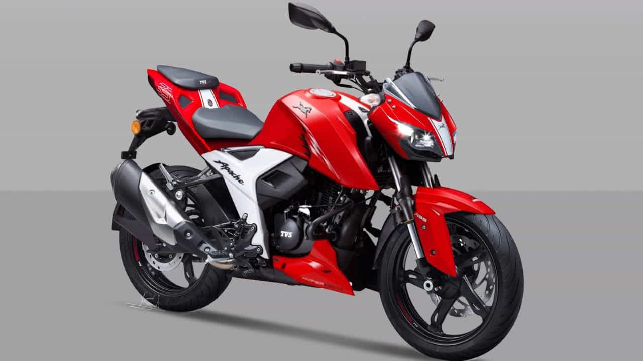 టీవీఎస్ అపాచీ RTR 310: ఐఫోన్‌ ధరకే మీరు రేసింగ్‌ అనుభూనితి పొందే బైక్‌ను కొనాలనుకుంటే అపాచీ RTR 310 మీకు ఒక మంచి ఎంపిక అవుతుంది. కొత్త జీఎస్టీ సవరణల తర్వాత ఈ బైక్‌పై రూ.24,800 వరకు ప్రైజ్‌ డ్రాప్‌ అయింది. దీంతో ప్రస్తుతం ఈ బైక్ ఎక్స్‌ ఫోరూమ్ ధర రూ. రూ. 2.21 లక్షలుగా ఉంది.