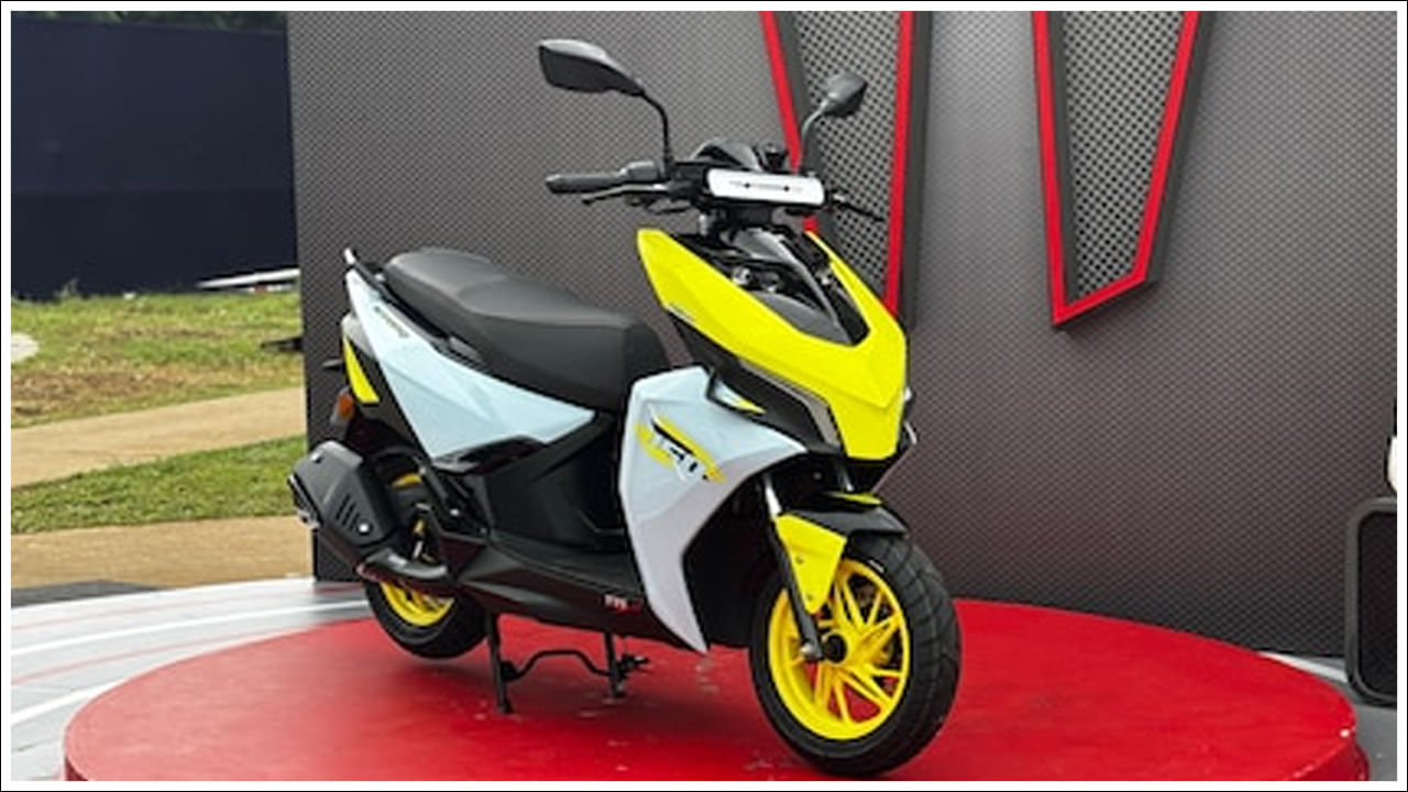 ధర ఎంత? : తతయారీదారు ఈ స్కూటర్‌ను భారతదేశంలో రెండు వేరియంట్లలో అందిస్తోంది.TVS NTorq 150, TVS NTorq 150 TFT. దీని బేస్ వేరియంట్ ఎక్స్-షోరూమ్ ధర రూ.1.19 లక్షలు. అలాగే టీవీఎస్ కొత్త ఎన్‌టార్క్ 150 స్కూటర్‌ను 150సీసీ విభాగంలో విడుదల చేశారు. ఈ విభాగంలో యమహా ఏరోక్స్ 150, అప్రిలియా 150సీసీ స్కూటర్లతో పోటీ పడాల్సి ఉంటుంది. త్వరలో హీరో జూమ్ 160తో కూడా పోటీ పడాల్సి ఉంటుంది.