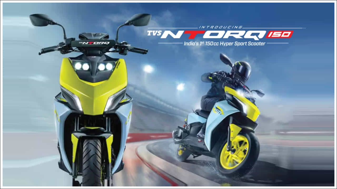 ఫీచర్లు ఎలా ఉన్నాయి?: TVS N Torq 150 స్కూటర్ అనేక గొప్ప లక్షణాలతో విడుదలైంది. దీనిలో ప్రొజెక్టర్ హెడ్లైట్, హజార్డ్ ల్యాంప్, ఫాలో మీ హెడ్లైట్, ఫోర్ వే నావిగేషన్ ప్రీమియం స్విచ్, అడ్జస్టబుల్ బ్రేక్ లివర్, ట్రాక్షన్ కంట్రోల్, ABS, iGo అసిస్ట్, స్ట్రీట్ మరియు రేస్ రైడ్ మోడ్లు, డిజిటల్ స్పీడోమీటర్, బ్లూటూత్ కనెక్టివిటీ, టర్న్ బై టర్న్ నావిగేషన్, టైప్ C ఛార్జింగ్ పోర్ట్ వంటి అనేక లక్షణాలు అందించింది.