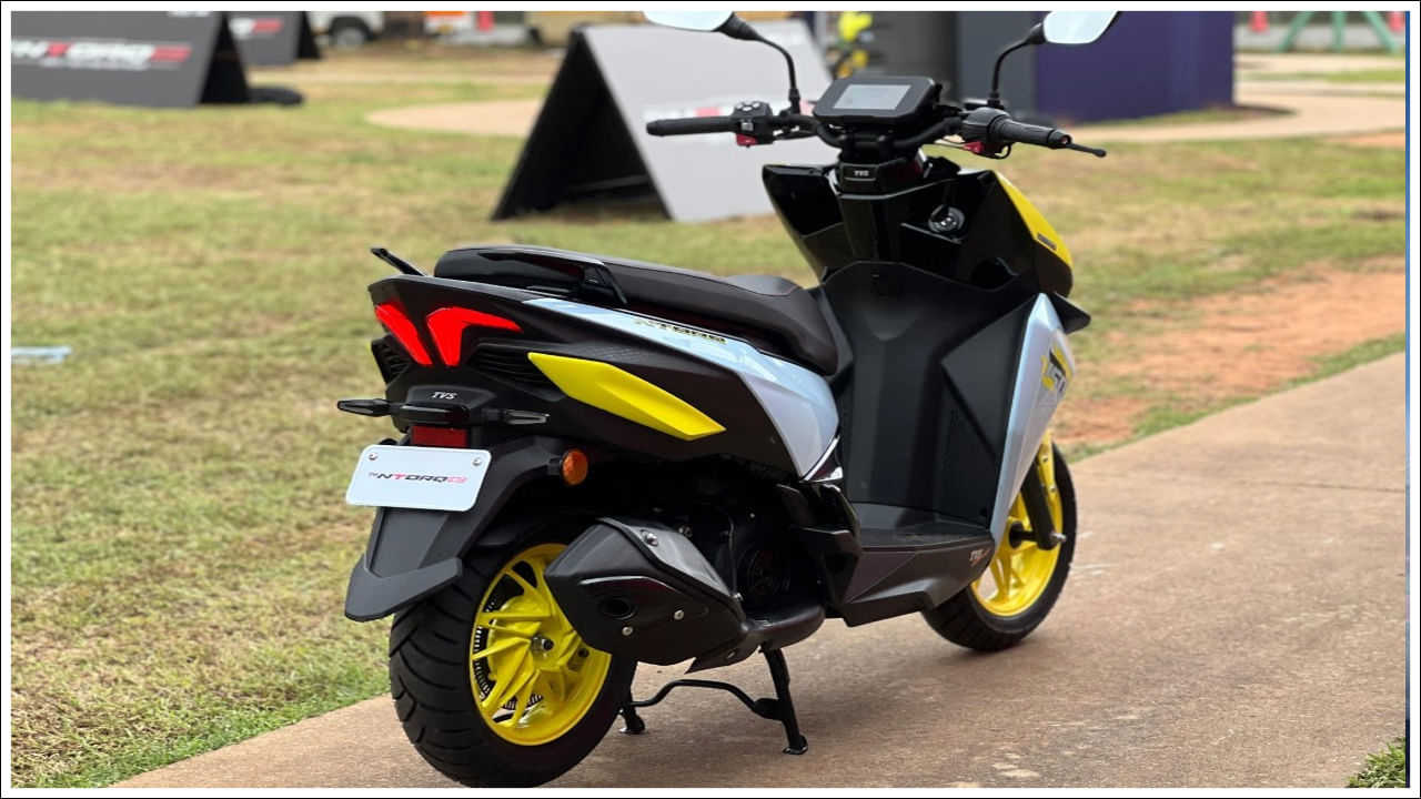 భారతదేశంలో అత్యంత వేగవంతమైన, మొట్టమొదటి హైపర్ స్పోర్ట్ స్కూటర్ TVS NTORQ 150 అని కంపెనీ తెలిపింది. ఇది అత్యంత వేగంతో కేవలం 6.3 సెకన్లలో 0-60 కి.మీ/గంట అందుకునే సామర్థ్యం ఉంటుందని తెలిపింది