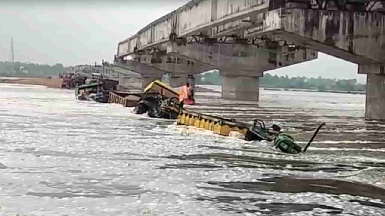 ఇసుక రవాణా చేస్తుండగా ఊహించని ప్రమాదం.. ఒక్కసారిగా ఉప్పొంగిన వాగు.. ఆ తర్వాత..!