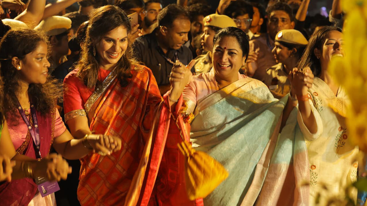 Upasana: ఢిల్లీలో బతుకమ్మ వేడుకలు.. ముఖ్యమంత్రితో ఆడిపాడిన మెగా కోడలు ఉపాసన.. ఫొటోస్ ఇదిగో