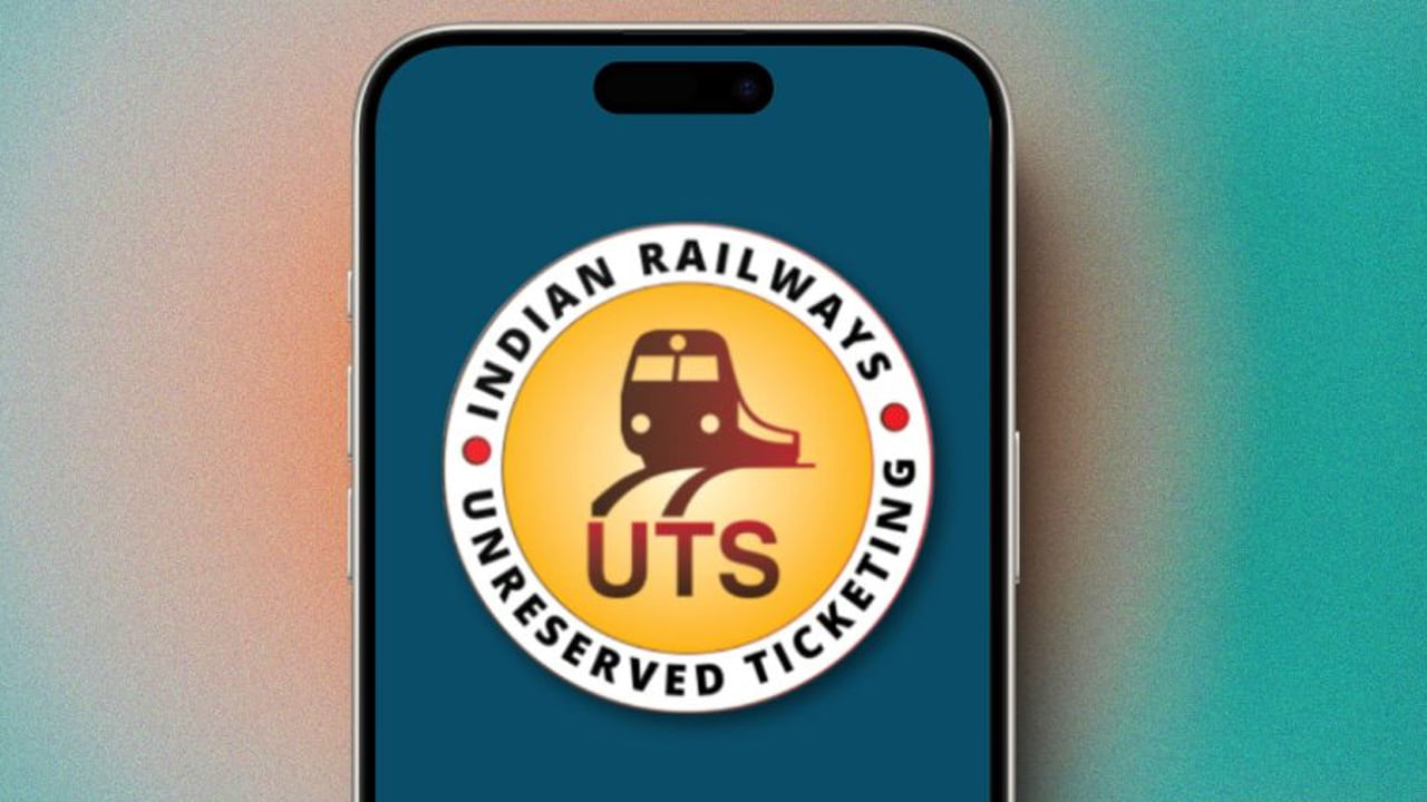 రాబోయే పండుగల సీజన్‌ను దృష్టిలో పెట్టుకొని సౌత్‌ సెంట్రల్‌ రైల్వేస్‌ విన్నూత ఆలోచన చేసింది. ప్రయాణికులు టిక్కెట్ల కోసం క్యూలలో వేచి ఉండాల్సిన అవసరం లేకుండా యూటీఎస్‌ మొబైల్ యాప్ ద్వారా అన్‌రిజర్వ్డ్ టిక్కెట్లను కొనుగోలు చేయాలని సూచించింది. యూటీఎస్‌ యాప్‌ ఎప్పటి నుంచో ఉన్నప్పటికీ.. ఇప్పుడు దీని వినియోగం పెంచేందుకు రైల్వే స్టేషన్ ఆవరణలో కొంతమంది వ్యక్తులకు ప్రత్యేకమైన జాకెట్ల ఇవ్వనుంది. ఈ జాకెట్ల వెనుక భాగంలో క్యూఆర్ కోడ్ ఉంటుంది. దాన్ని యూటిఎస్ యాప్ తో  స్కాన్ చేసి చాలా సులభంగా జనరల్ టిక్కెట్లను కొనుగోలు చేయవచ్చు.