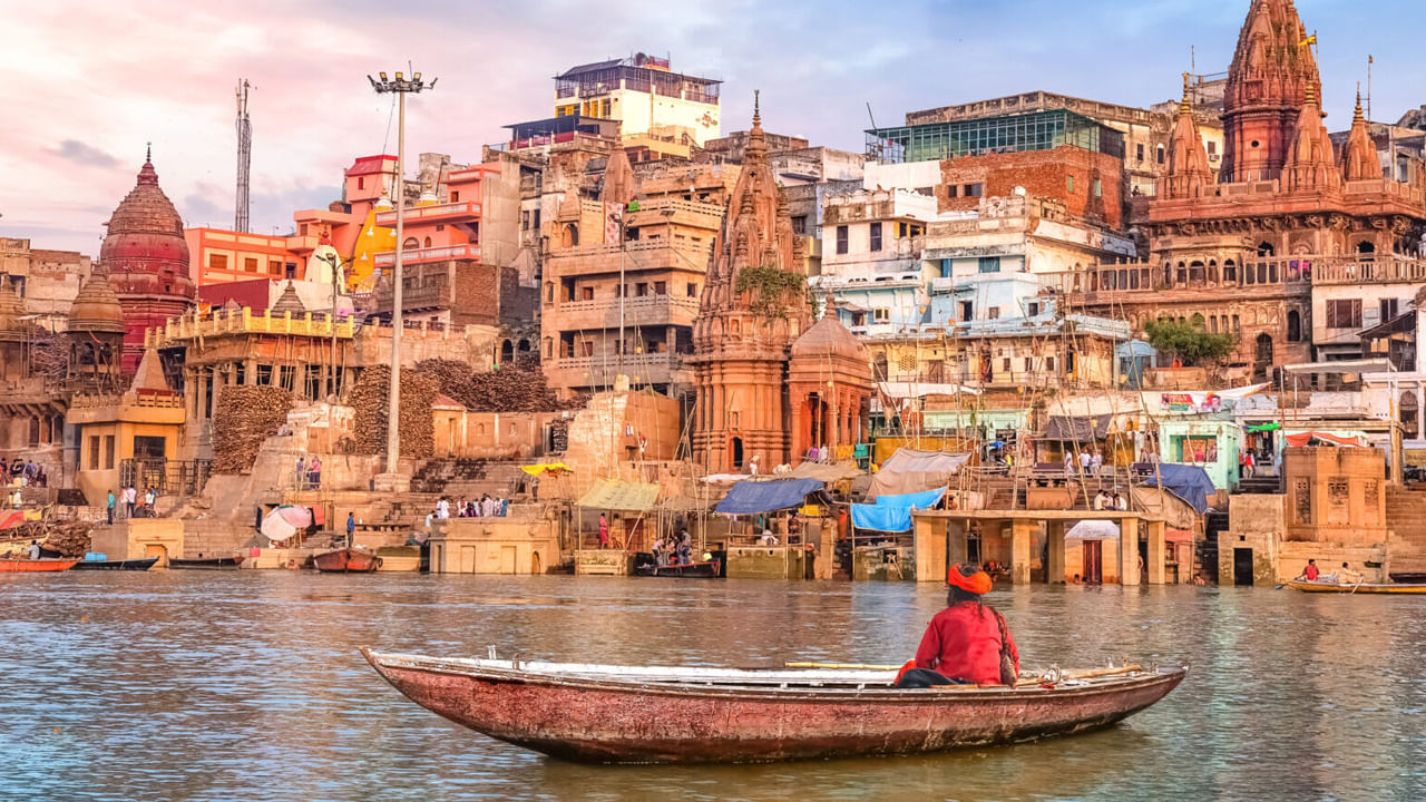 11 సంవత్సరాల కంటే తక్కువ వయస్సు ఉన్న పిల్లలు
కాశీలో చిన్న పిల్లల మృతదేహాలను దహనం చేయరు. దీనికి కారణం గరుడ పురాణ నియమం. గరుడ పురాణం ప్రకారం, 11 సంవత్సరాల కంటే తక్కువ వయస్సు ఉన్న పిల్లవాడు మరణిస్తే, అతని మృతదేహాన్ని దహనం చేయరు. అలాంటి పిల్లలను సమాధి చేస్తారు. 