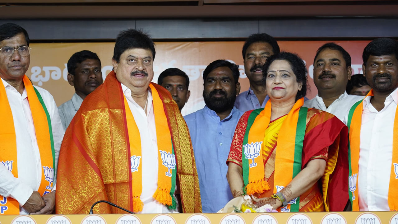 Tollywood: రాజకీయాల్లోకి అడుగు పెట్టిన టాలీవుడ్ హీరో తల్లి.. బీజేపీలో చేరిన డాక్టర్ రమణి