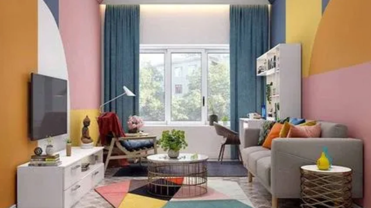 వాస్తు శాస్త్రం ప్రకారం ఎప్పుడు కూడా ఇంటి ప్రధాన ద్వారం చాలా  ఆకర్షణియంగా ఉండాలంట, అంతే కాకుండా ఎప్పుడూ ప్రధాన ద్వారం ఈశాన్య దిశలో ఉండాలంట. ఇలా ఉండటం వలన ఇంటిలో సానుకూల శక్తి పెరగడమే కాకుండా ఆర్థికంగా కూడా అద్భుతంగా కలిసి వస్తుందని చెబుతున్నారు పండితులు.