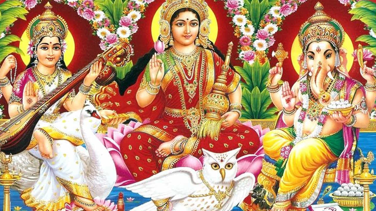 
ఈ చిత్రాలు కూడా శుభప్రదమైనవి: గణేశుడు, లక్ష్మి, సరస్వతి కలిసి ఉన్న ఫోటోని లేదా చిత్ర పటాన్ని ఇంట్లో ఉంచడం వల్ల ఆనందం, శ్రేయస్సు పెరుగుతుందని వాస్తు శాస్త్రం నమ్ముతుంది. దేవతల చిత్రాలను తూర్పు లేదా ఉత్తరం వైపు ఉంచడం శుభప్రదంగా పరిగణించబడుతుంది. ఇంకా ఈ చిత్ర పటాన్ని ఎల్లప్పుడూ పూజా స్థలంలో ఈశాన్య దిశలో ఉంచాలి.
