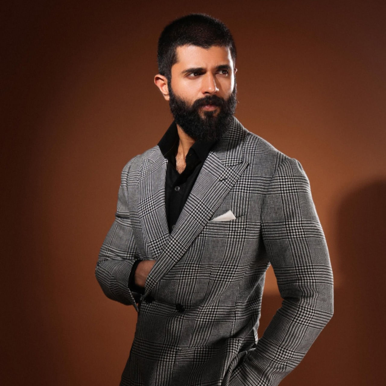 నిజం చెప్పాలంటే విజయ్ దేవరకొండ కెరీర్ ఏమంత గొప్పగా లేదిప్పుడు.. కొన్నేళ్లుగా సరైన హిట్ అయితే రాలేదు రౌడీకి. కానీ క్రేజ్ విషయంలో మాత్రం విజయ్ ఎప్పుడూ టాప్‌లోనే ఉంటారు. 