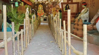 Hyderabad: ఎయిర్‌పోర్ట్‌లో తింగరిగా ప్రవర్తిస్తున్న యువతి.. అదుపులోకి తీసుకుని చెక్ చేయగా..