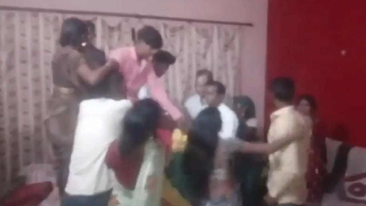 Uttar Pradesh: ఏంట్రా ఇలా తయారయ్యారు.. సమోసా తేలేదని భర్తని కొట్టిన భార్య..