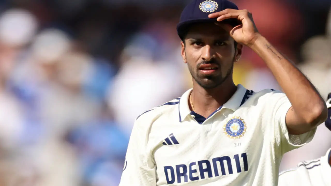 ప్రస్తుతం టీమిండియా యుఎఇలో ఆసియా కప్ ఆడుతోంది. ఈ టోర్నమెంట్లో టీమిండియా తన తొలి మ్యాచ్లో ఆతిథ్య జట్టును 9 వికెట్ల తేడాతో ఓడించి అద్భుతమైన స్టార్ట్ అందుకుంది. మరోవైపు టీమిండియా స్టార్ క్రికెటర్ ఓ పెద్ద నిర్ణయం తీసుకున్నాడు.