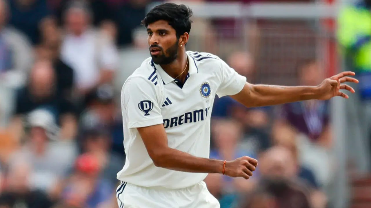 వాషింగ్టన్ సుందర్ ఇటీవల ఇంగ్లండ్తో జరిగిన ఐదు టెస్టుల సిరీస్లో ఆడాడు. ఈ సిరీస్లో అతను 47 సగటుతో 284 పరుగులు చేశాడు, ఇందులో ఓల్డ్ ట్రాఫోర్డ్లో అతని తొలి సెంచరీ కూడా ఉంది. సుందర్ బ్యాటింగ్, బౌలింగ్ రెండింటిలోనూ అద్భుతంగా రాణించాడు.