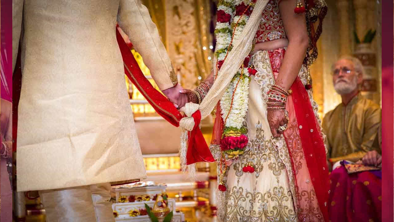 ఆరవ అడుగు - ఆరోగ్యం (ఆరోగ్యం, శ్రేయస్సు కోసం ప్రతిజ్ఞ): ఆరవ అడుగులో, జంట ఒకరి ఆరోగ్యం, శ్రేయస్సును జాగ్రత్తగా చూసుకోవాలని ప్రతిజ్ఞ చేస్తారు. వారు అనారోగ్యం, ఆరోగ్యంలో ఒకరినొకరు ఆదుకుంటామని ప్రతిజ్ఞ చేస్తారు.