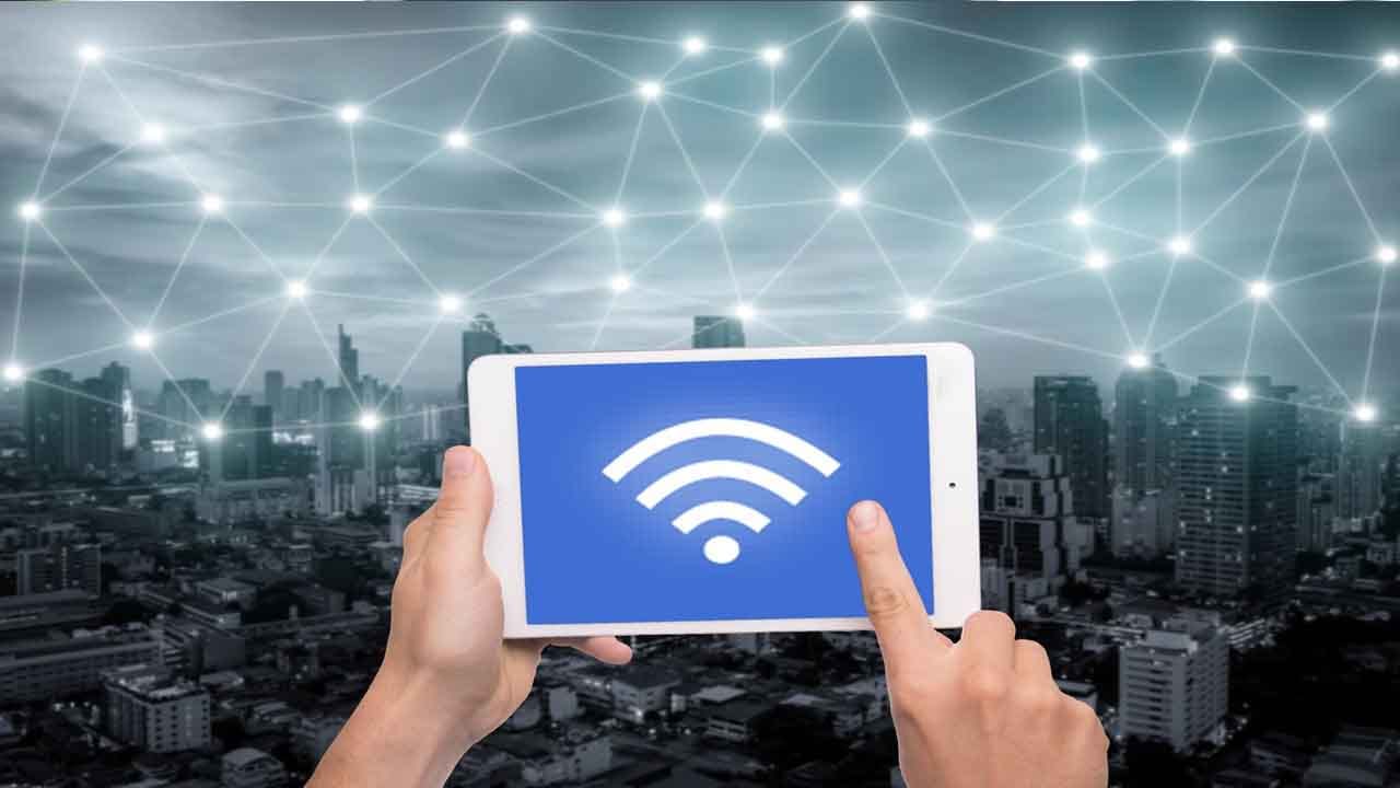 Wi-Fi ఆఫ్లో ఉన్నప్పుడు మూడవ ప్రయోజనం విద్యుత్ ఆదా. Wi-Fi రౌటర్ ఎక్కువ విద్యుత్తును వినియోగించకపోయినా, 24 గంటలు పనిచేయడం వల్ల సంవత్సరంలో చాలా యూనిట్లు ఖర్చవుతాయి. రాత్రిపూట దాన్ని ఆపివేయడం అలవాటు చేసుకుంటే, మీ విద్యుత్ బిల్లు తగ్గుతుంది. శక్తి కూడా ఆదా అవుతుంది.