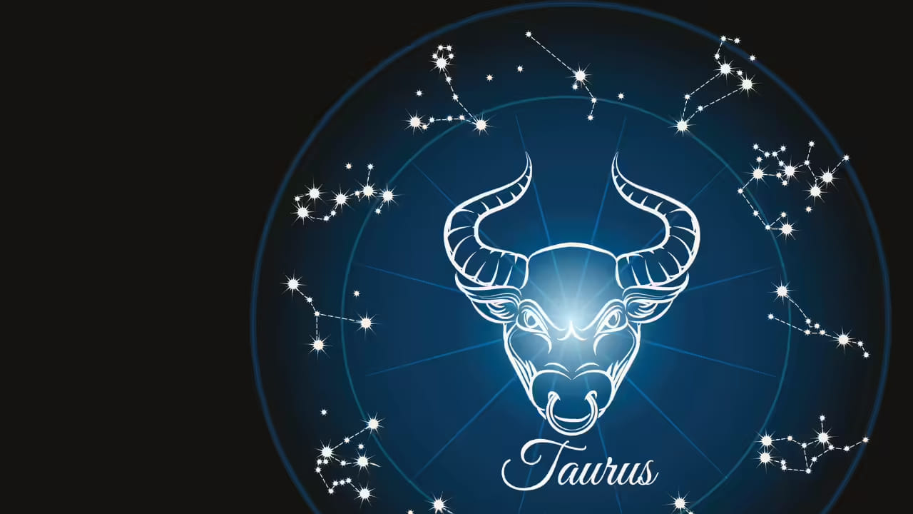 వృషభ రాశి : వృషభ రాశి వారికి దసరా అదృష్ట తీసుకొస్తుందనే చెప్పాలి. ఈ సమయంలో  ఈ రాశి వారు దుర్గామాతను పూజించడం లేదా ఆరాధించడం వలన సకల శుభాలు కలుగుతాయంట. అంతే కాకుండా ఏ పని చేసినా కలిసి వస్తుందని చెబుతున్నారు పండితులు. ఇంటా బయట సానుకూల వాతావరణం ఏర్పడుతుందంట.