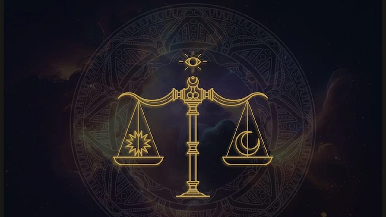 తుల రాశి : తుల రాశికి ఈ నెల మొత్తం అద్భుతంగా ఉండబోతుంది. వీరు ఏ పని చేపట్టినా అందులో సక్సెస్ అవుతారు. ఈ రాశి వారి నూతన గృహ నిర్మాణ కల నెరవేరుతుంది. ఆర్థికంగా అద్భుతంగా ఉంటుంది. అనుకోని మార్గాల ద్వారా ఆదాయం వస్తుంది. అప్పుల సమస్యలు తీరిపోయి చాలా ఆనందంగా జీవిస్తారు.