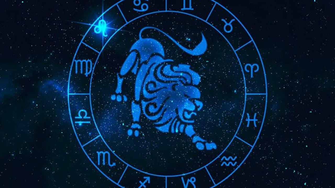 సింహ రాశి : సింహ రాశి వారికి ఖర్చులు విపరీతంగా పెరుగుతాయి. కానీ అనుకోని మార్గాల ద్వారా ఆదాయం వచ్చి చేరుతుంది. విందు విహార యాత్రలకు ఇది మంచి సమయం. కుటుంబంలో శుభకార్యాలు నిర్వహించే ఛాన్స్ ఉంది. ఈ రాశి వారు కుటుంబ సభ్యులతో ఆనందంగా గడుపుతారు. ఈ రాశి వారికి దేవీ నవరాత్రి రోజులు చాలా మంచి రోజులనే చెప్పాలి.