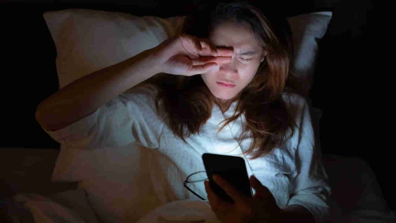 ఈ 10 సమస్యలకు మీ ఫోనే కారణం.. పడుకునే ముందు అలా చేస్తే జరిగిదే ఇదే..