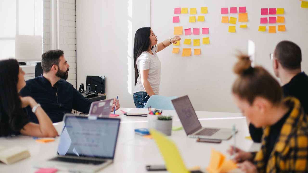 రోజుకు 13 గంటలు పని చేయాల్సిందే.. పార్లమెంట్ ఆమోదం! ఆందోళనలో ఉద్యోగులు..