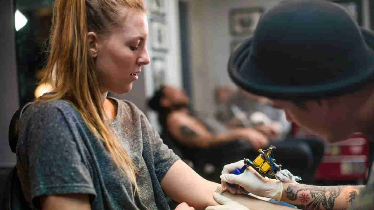 Tattoo Tips: టాటూ వేసుకుంటున్నారా.. ఈ తప్పులు చేస్తే మీకు తిప్పలు తప్పవు..