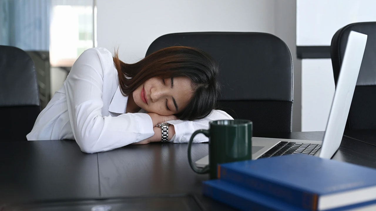 Afternoon Nap: మధ్యాహ్న భోజనం తర్వాత కునుకు ఆరోగ్యానికి మంచిదేనా?