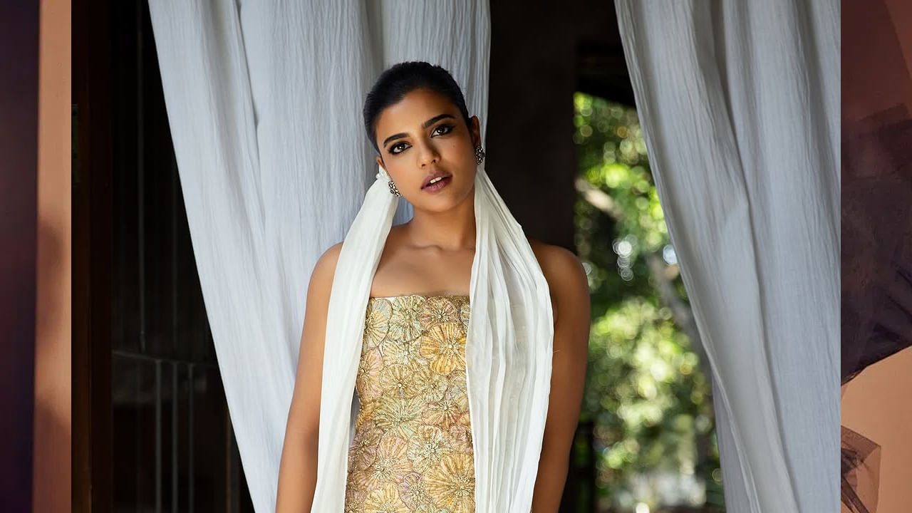 కౌసల్య కృష్ణ మూర్తి సినిమా మంచి హిట్ అందుకున్నప్పటికీ ఈ బ్యూటికి మాత్రం ఆశించిన స్థాయిలో అవకాశాలు రాలేదు. తర్వాత వరల్డ్ ఫేమస్ లవ్, మిస్ మ్యాచ్ వంటి సినిమాల్లో నటించింది. కానీ ఈ మూవీస్ లో నటించినప్పటికీ అంతగా గుర్తింపు సంపాదించుకోలేదు.