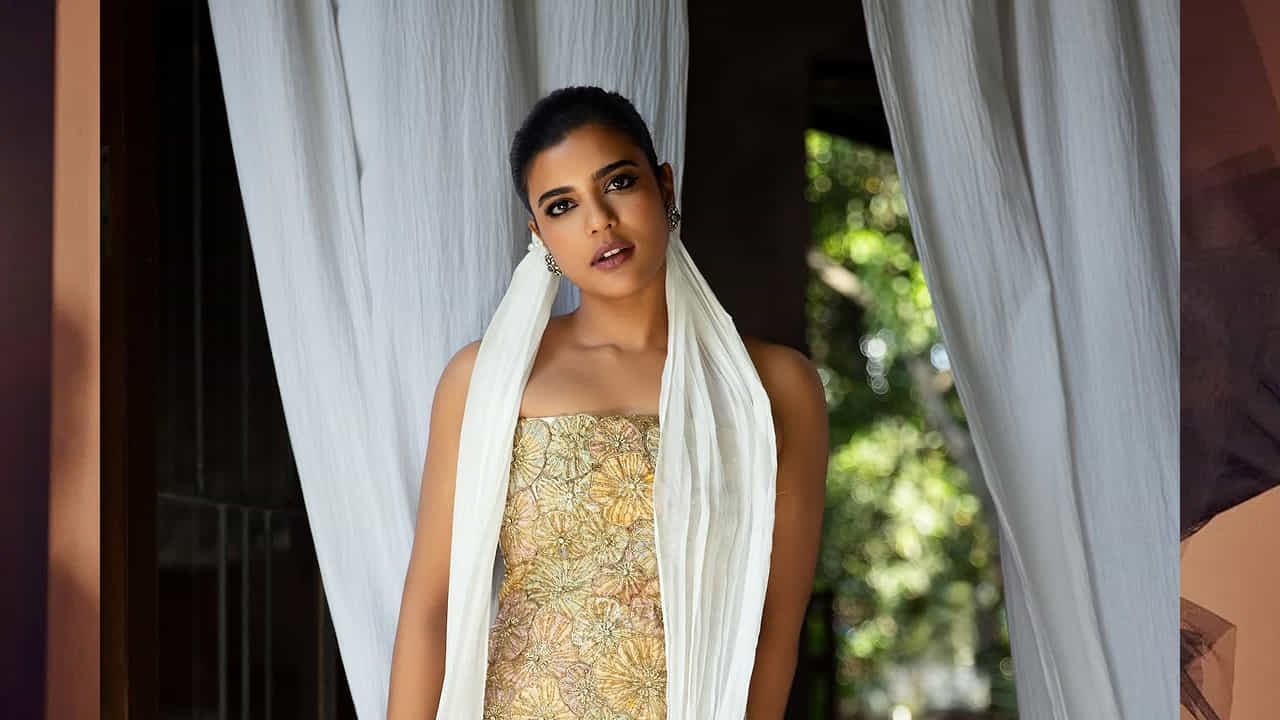 కౌసల్య కృష్ణ మూర్తి సినిమా మంచి హిట్ అందుకున్నప్పటికీ ఈ బ్యూటికి మాత్రం ఆశించిన స్థాయిలో అవకాశాలు రాలేదు. తర్వాత వరల్డ్ ఫేమస్ లవ్, మిస్ మ్యాచ్ వంటి సినిమాల్లో నటించింది. కానీ ఈ మూవీస్ లో నటించినప్పటికీ అంతగా గుర్తింపు సంపాదించుకోలేదు.