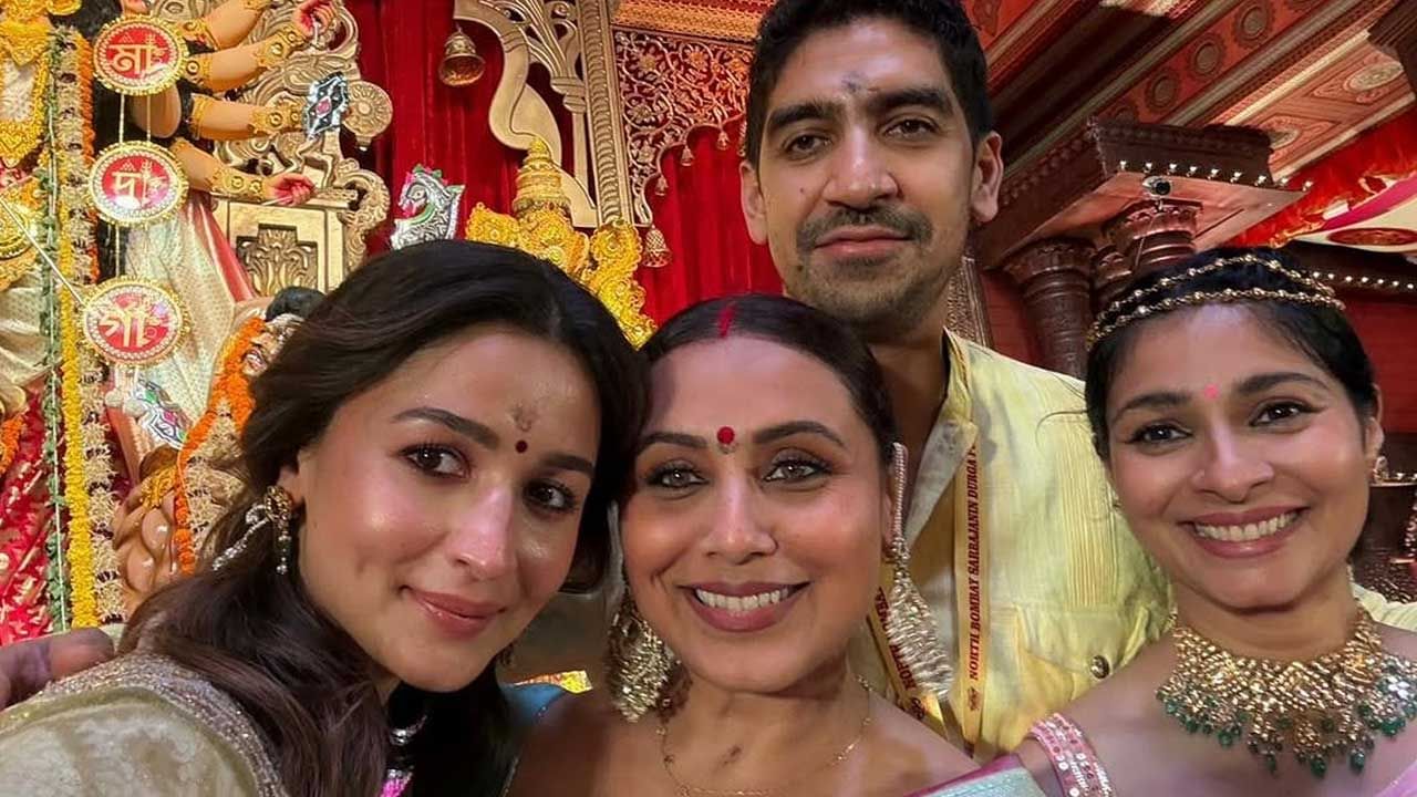 ఇక ఎప్పుడూ సోషల్ మీడియాలో ఫుల్ యాక్టివ్‌గా ఉండే ఈ ముద్దుగుమ్మ పండగ వేళ ట్రెడిషనల్ లుక్‌లో కనిపించి మెప్పించింది. చీరకట్టులో సింపుల్‌ లుక్‌లో తన అందచందాలతో అందరినీ ఆకట్టుకుంది. ప్రస్తుతం దీనికి సంబంధించిన ఫొటోస్ నెట్టింట తెగ వైరల్ అవుతున్నాయి.