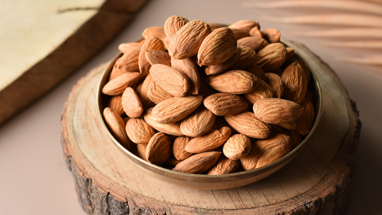 ఈ మూడు ఆహారాలను మీ ఆహారంలో చేర్చుకుంటే, మీ శరీరంలో అనేక ఆరోగ్య మార్పులు కనిపిస్తాయి. ముఖ్యంగా, ఈ ఒమేగా-3 ఆహారాలు వెన్నెముక దెబ్బతినడం, వెన్నునొప్పి తగ్గిస్తాయి. మెదడు, గుండెకు మంచివి. వీటికి డైట్ లో చేర్చుకోవడం వల్ల చాల ప్రయోజనాలు ఉంటాయని అంటున్నారు పండితులు.