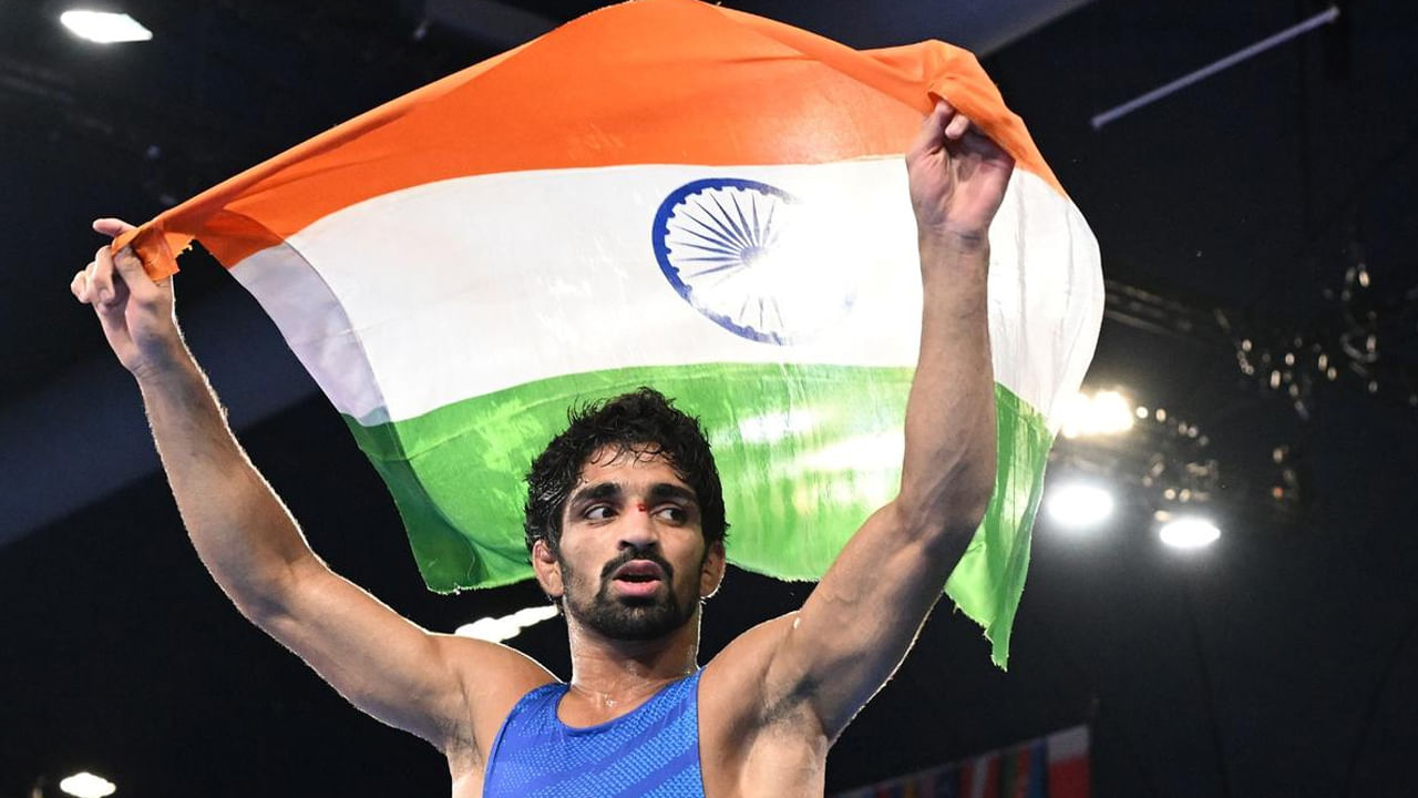 Aman Sehrawat: ఒలింపిక్ పతక విజేతపై ఏడాది నిషేధం.. ఊహించని షాకిచ్చిన భారత రెజ్లింగ్ సమాఖ్య