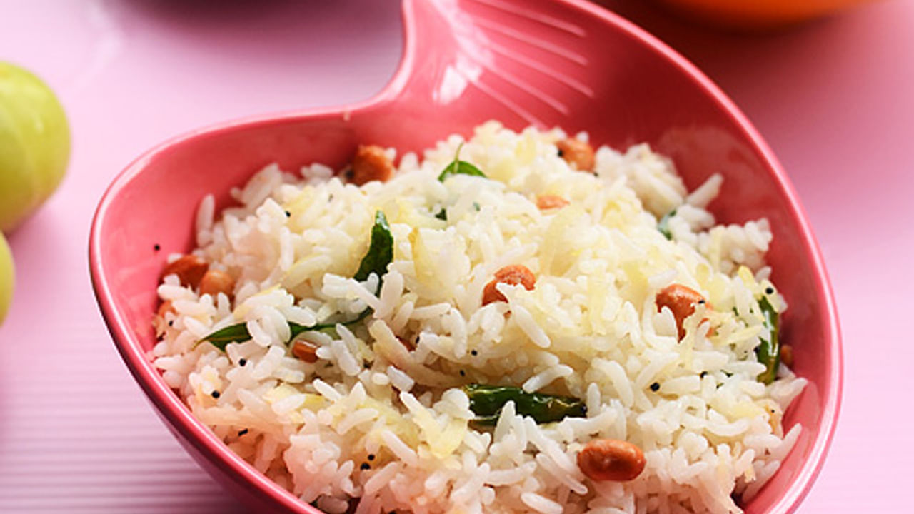 3వ వారం ఆమ్లా రైస్:  ఈ ప్రసాదం రెసిపీ చెయ్యాలంటే వండిన అన్నం, ఆమ్లా (ఇండియన్ గూస్బెర్రీ), ఆవాలు, కరివేపాకు, శనగపప్పు, ఉరద్ పప్పు, ఇంగువ, ఉప్పు, నెయ్యి తీసుకోవాలి. ముందుగా ఆవాలు, కరివేపాకు, పప్పులను టెంపర్ చేయండి.  తర్వాత వీటిని అన్నం, సన్నగా తరిగిన ఆమ్లాతో కలపండి. చివరిగా నెయ్యి, ఉప్పు జోడించండి.