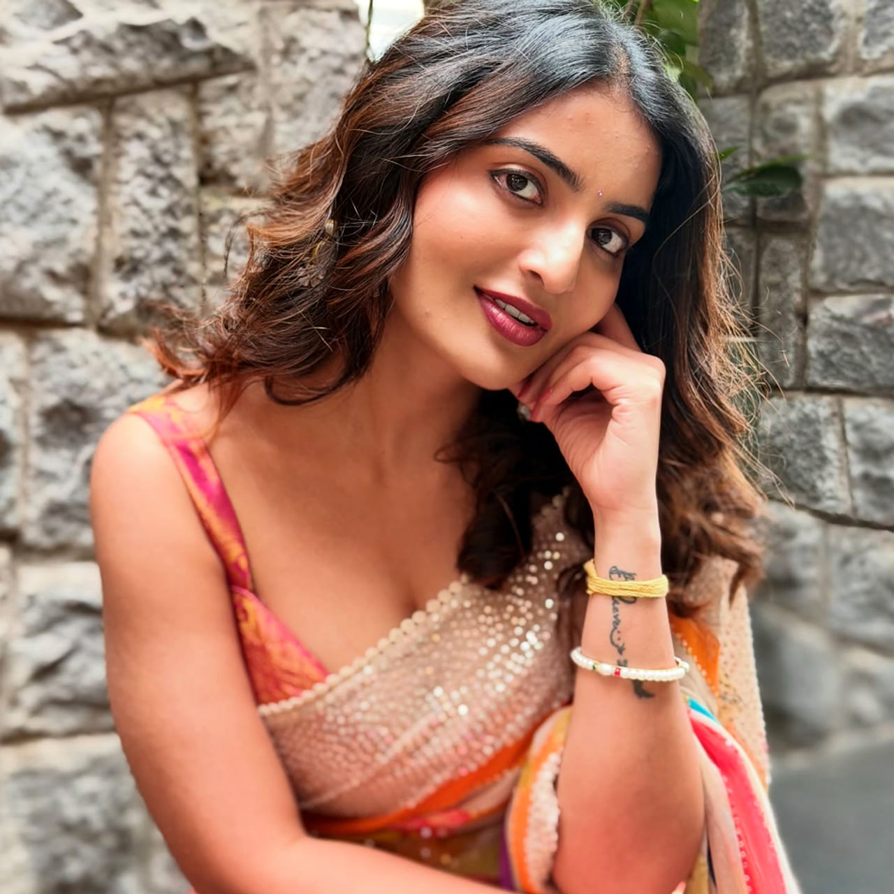 సినిమాలపై ఇంట్రెస్ట్ తో సాఫ్ట్ వేర్ జాబ్ మానేసింది అందాల భామ అనన్య నాగళ్ల. షార్ట్ ఫిల్మ్స్ తో మరో కొత్త జీవితం ప్రారంభించింది. ఆ తర్వాత ఇండస్ట్రీలోకి అడుగు పెట్టింది. మొదటి సినిమాతోనే మంచి గుర్తింపు తెచ్చుకుంది ఈ అమ్మడు.