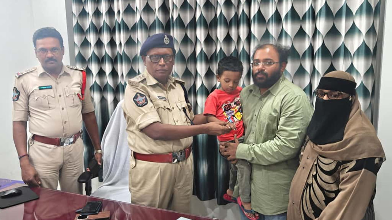 Andhra News: మూడేళ్ల బాలుడి కిడ్నాప్.. గంటల వ్యవధిలో రక్షించిన పోలీసులు.. ఎత్తుకెళ్లిందెవరో తెలిస్తే..