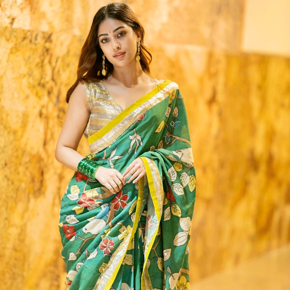 దాంతో తమిళ్ లో అదృష్టాన్ని పరీక్షించుకుంది. తమిళంలో "తుప్పరివాలన్" (2017)తో అరంగేట్రం చేసిన ఈబ్యూటీ, "నమ్మ వీట్టు పిళ్లై" (2019) చిత్రంతో కమర్షియల్ విజయం సాధించింది. చాలా రోజులుగా ఈ అమ్మడు సైలెంట్ అయ్యింది. సినిమాలతోనే కాదు సోషల్ మీడియాలోనూ ఆ అమ్మడు చాలా యాక్టివ్ గా ఉంటుంది. నిత్యం హాట్ హాట్ ఫొటోలతో షేక్ చేస్తుంది ఈ కలువ కళ్ళ సుందరి.