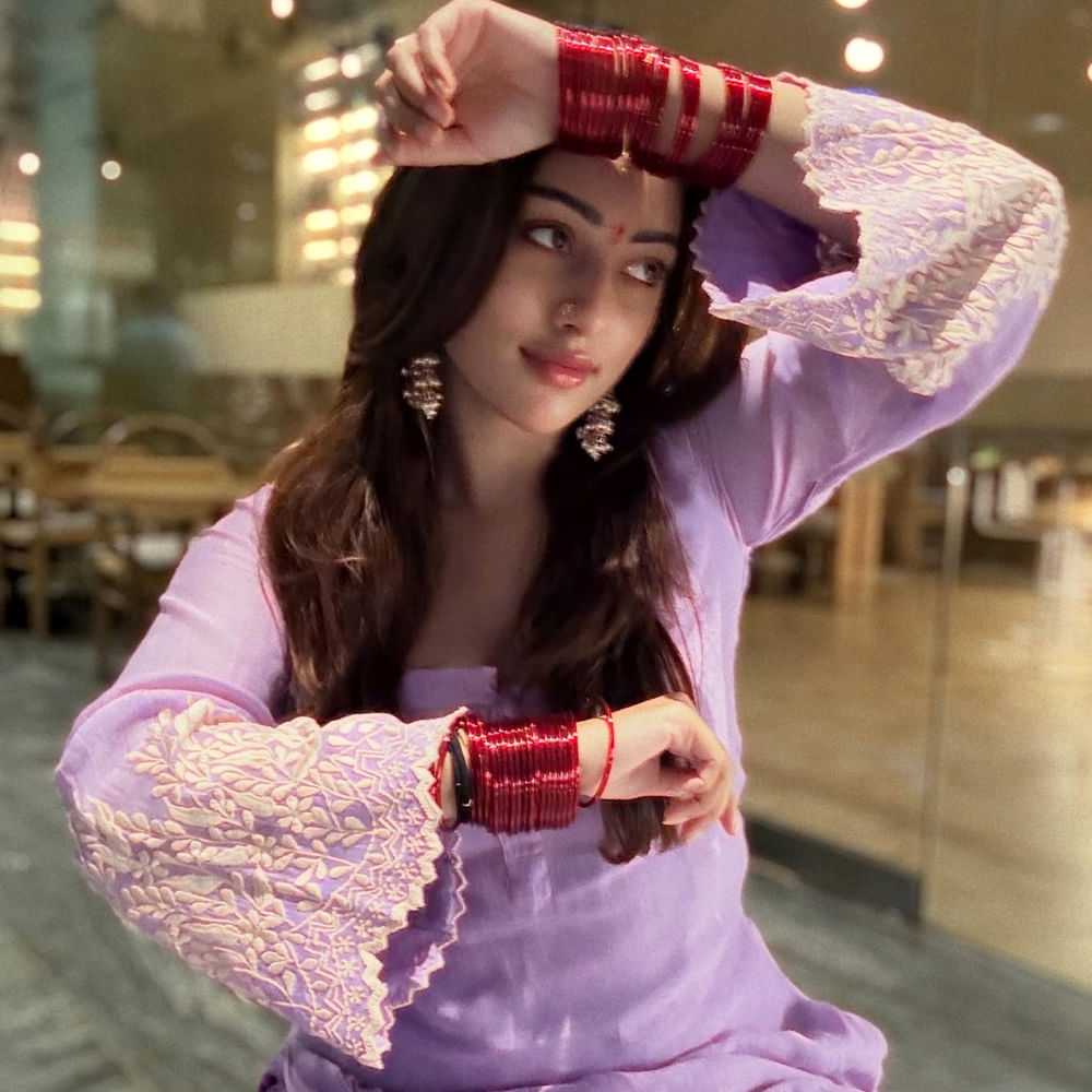 అను తొలిసారిగా 2011లో "స్వప్న సంచారి" అనే మలయాళ చిత్రంలో బాలనటిగా కనిపించింది. ఆ తర్వాత, 2016లో "యాక్షన్ హీరో బిజు" అనే మలయాళ చిత్రంతో కథానాయికగా అడుగుపెట్టింది. అదే సంవత్సరంలో తెలుగులో "మజ్ను" చిత్రంలో నాని సరసన నటించి, తెలుగు ప్రేక్షకులకు పరిచయమైంది. ఈ చిత్రంలో ఆమె నటనప్రేక్షకులను మెప్పించింది.